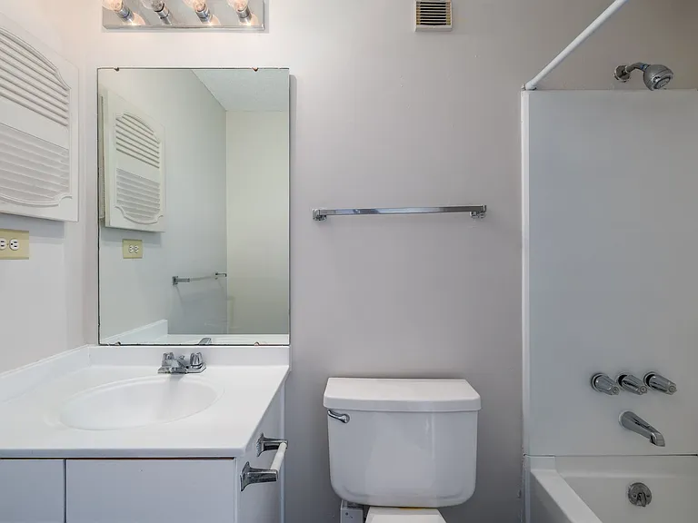 Falcon Point Apartments — Photo 22