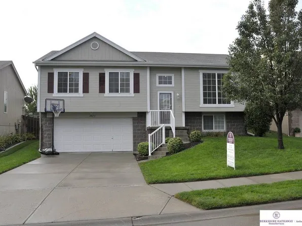 18673 West St, Omaha, NE 68135