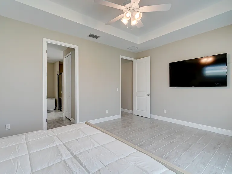 1104 NW 42nd Pl — Photo 8