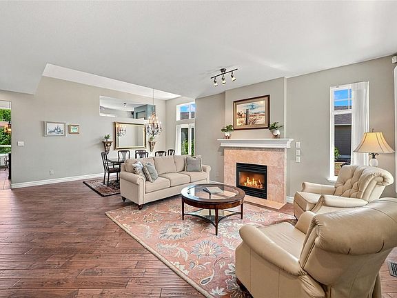 3rd image of 1391 Saturna Dr