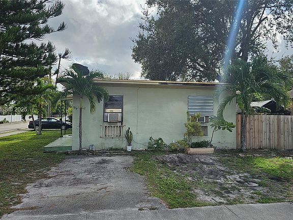 2nd image of 17090 NE 3rd Ct