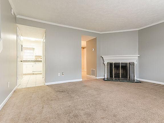 3rd image of 562 Downing St #1