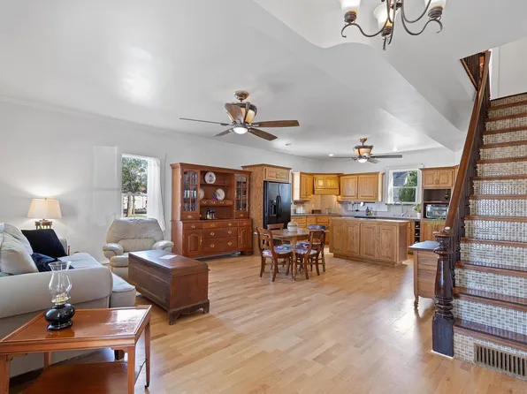 125 Commerce St, Deforest, WI 53532
