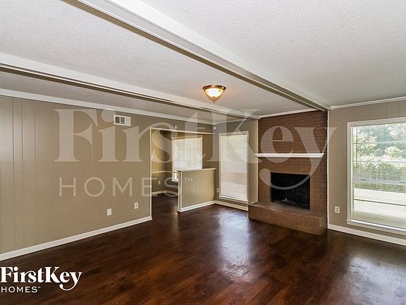 3rd image of 6077 Southampton Dr