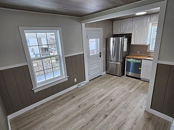 4th image of 1124 Enfield Dr