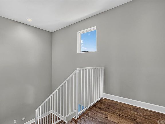 5th image of 150 Villa Pointe #B