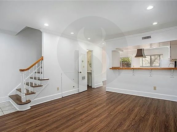3rd image of 3121 Colonial Way APT E
