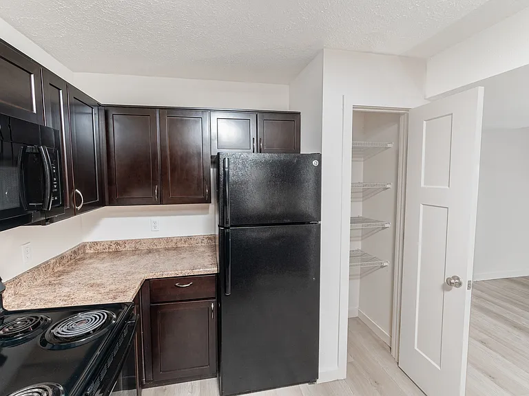 Kitchen & Pantry
