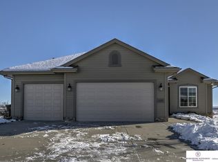 605 S 17th St, Fort Calhoun, NE 68023