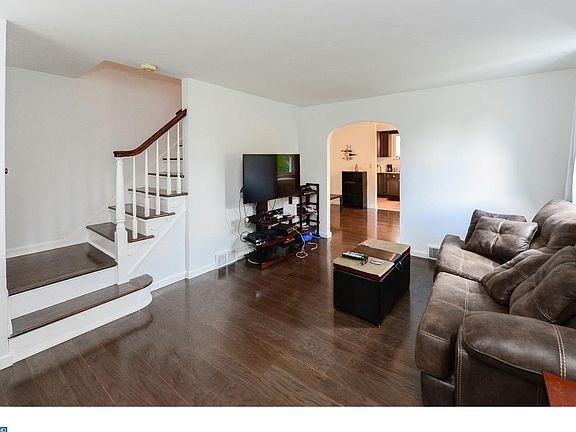 5th image of 510 Blythe Ave