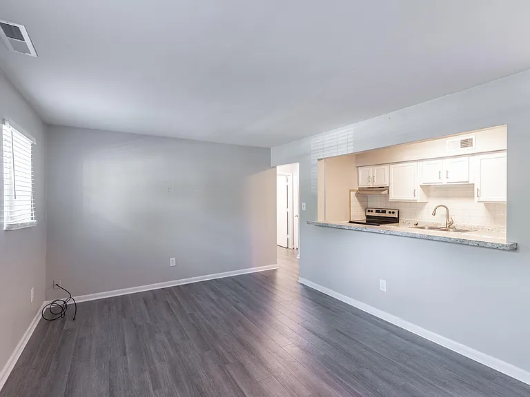 Spacious 1 bedroom Living room in a renovated unit