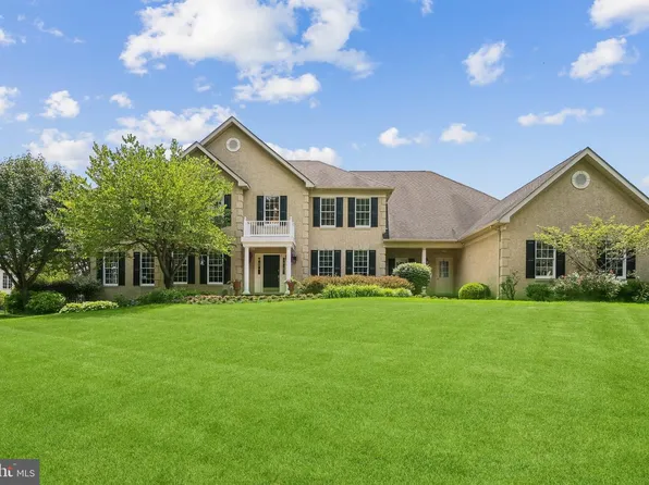 11 Troon Ct, Moorestown, NJ 08057