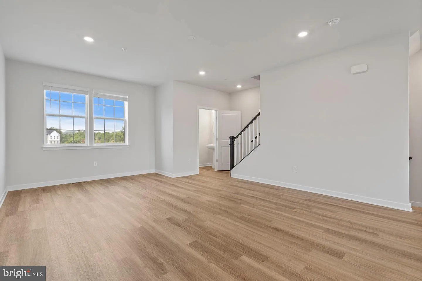 4 bed, 4.5 bath, 1969 sqft, $3,395 — Photo 4