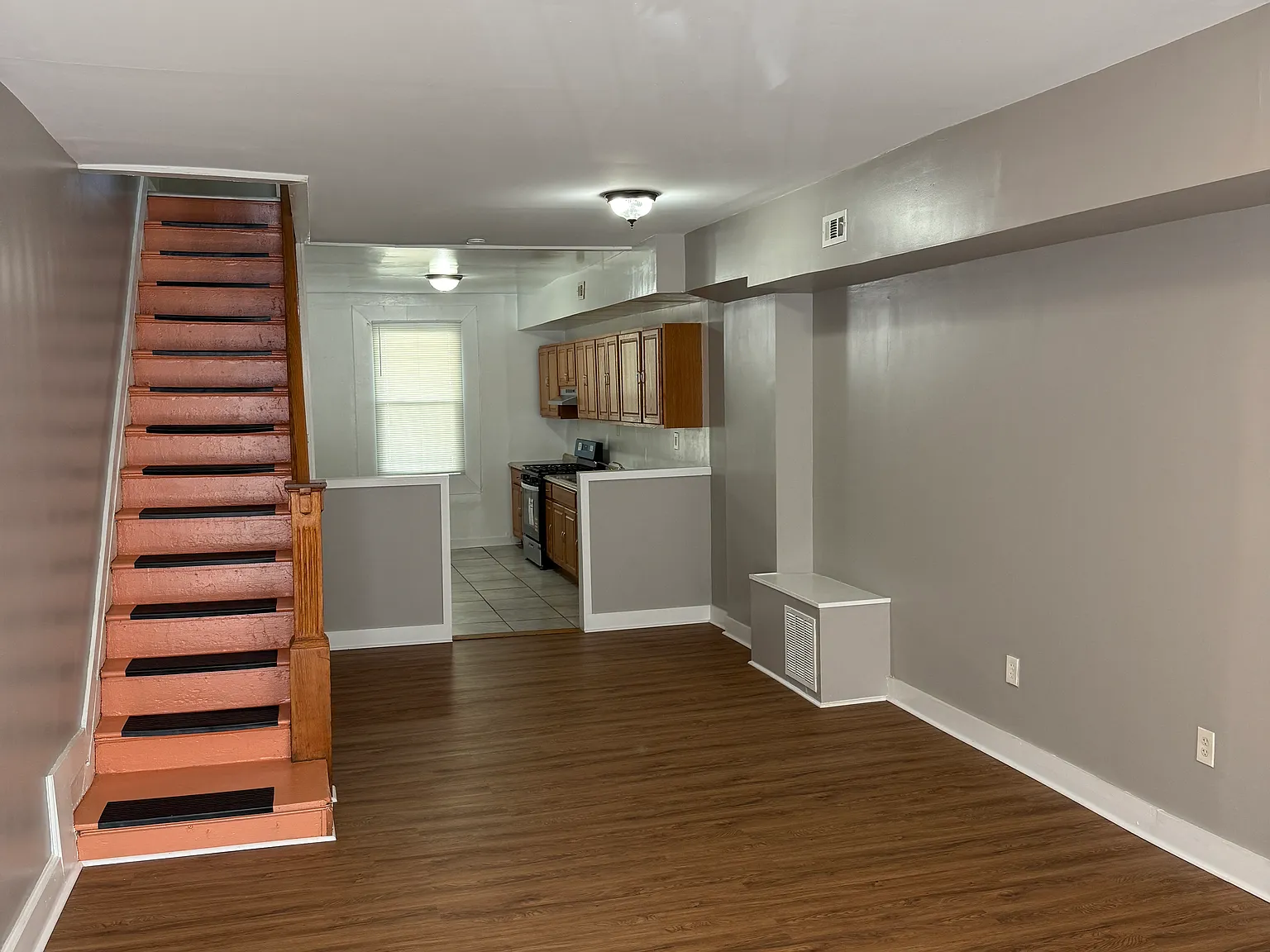 3 bed, 1300 sqft, $1,800 — Photo 2
