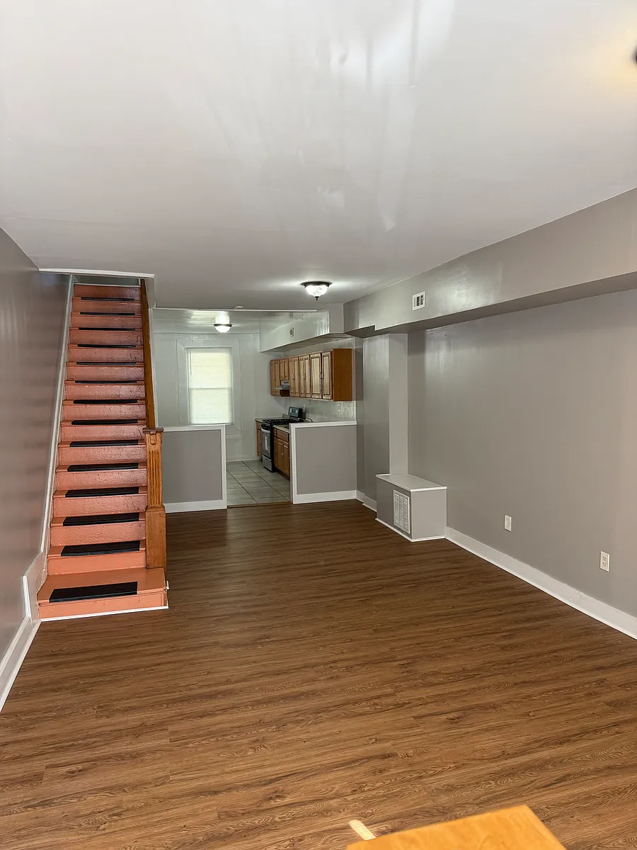 Building Photo - 1662 Darley Ave
