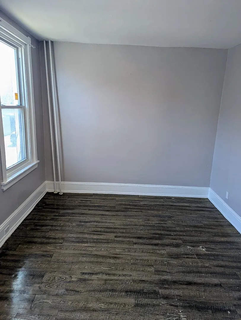 East Parkside Building — Photo 4