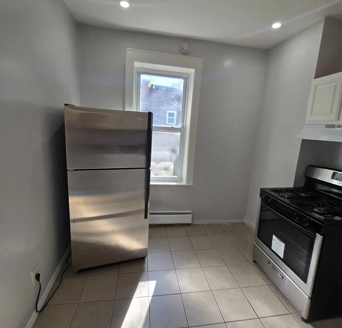 3 bed, 1000 sqft, $2,500 — Photo 3