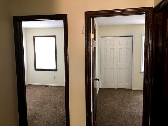3rd image of 920 Wildwood Square Ct