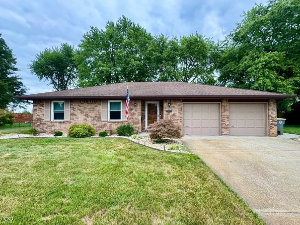 725 S Sycamore Rd, Seymour, IN 47274