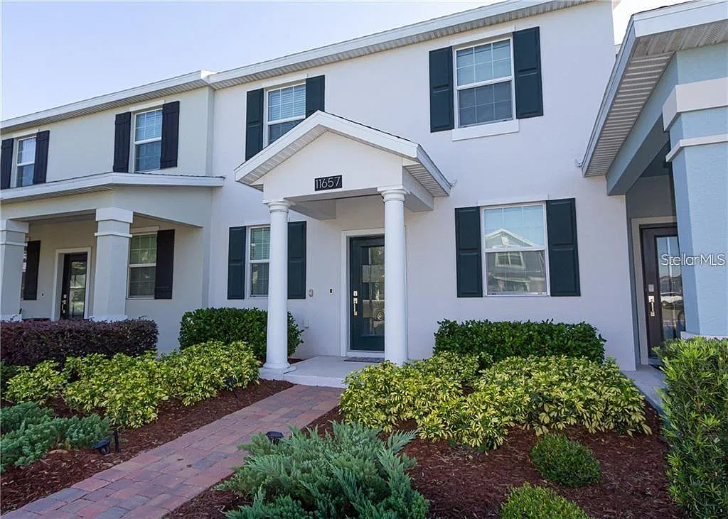 3 bed, 2.5 bath, 1636 sqft, $3,200 — Photo 1