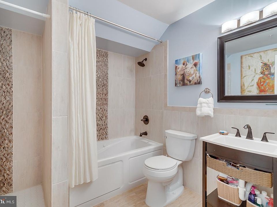Bathroom One with two showers and jacuzzi tub