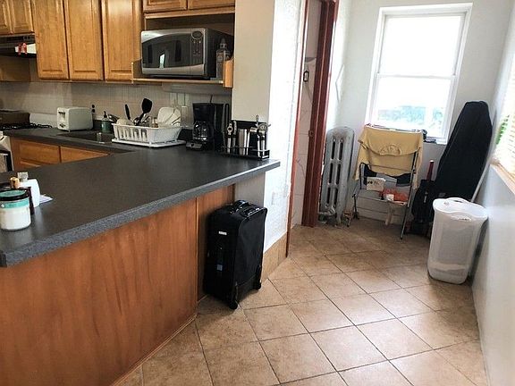 5th image of 21-27 Hazen St #2A