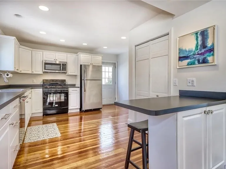 17 Russell Rd — Photo 9