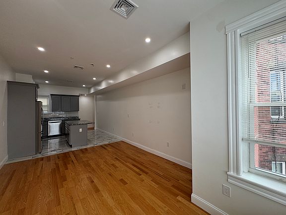 4th image of 314 Warren St APT 2