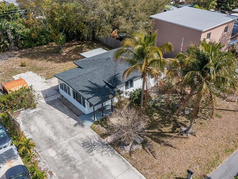 113 SE 8th Ave — Photo 28