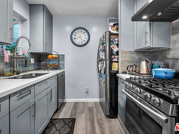 4th image of 18411 Hatteras St Unit 114