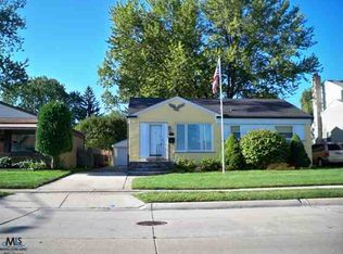 22008 Lanse St #L, Saint Clair Shores, MI 48081