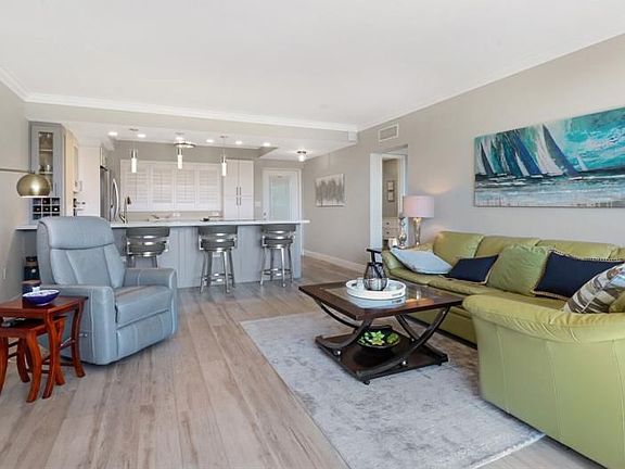 4th image of 180 Isle Of Venice Dr APT 431