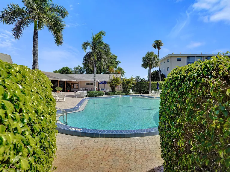 2640 Garden Dr S #301 — Photo 41