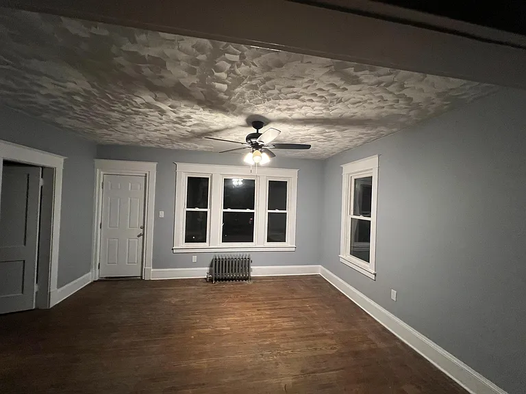 180 Oak Grove Ave — Photo 6
