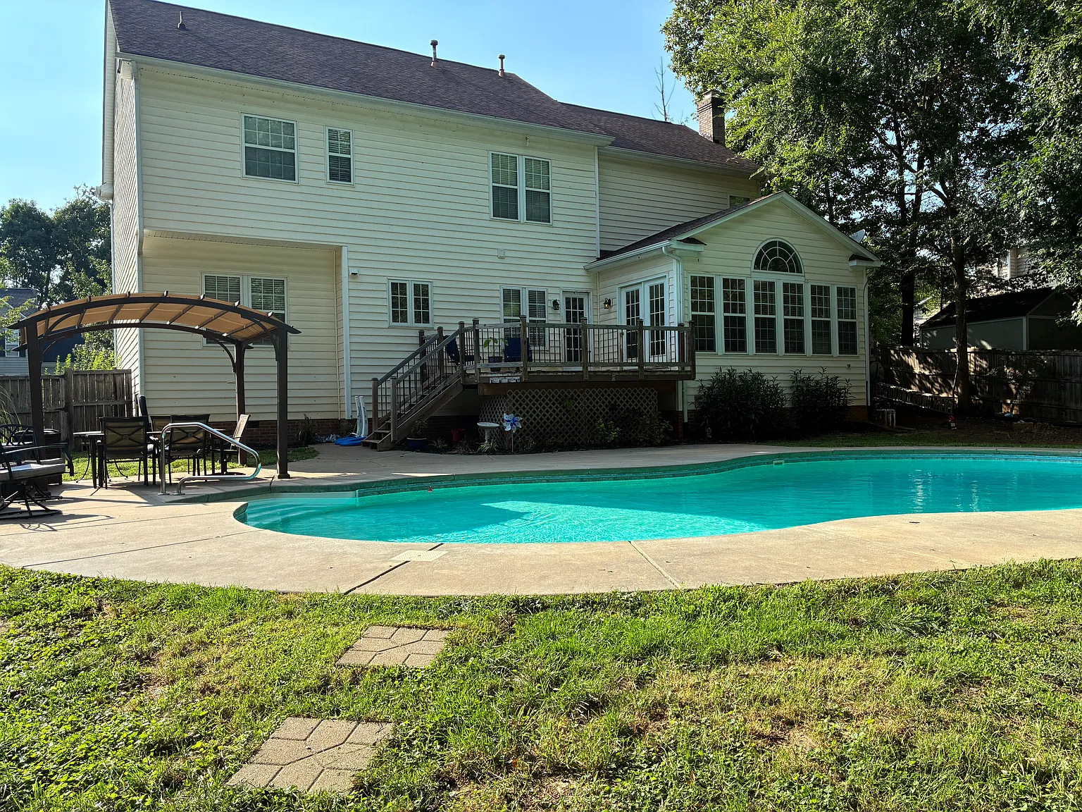 4 bed, 3398 sqft, $3,650 — Photo 2