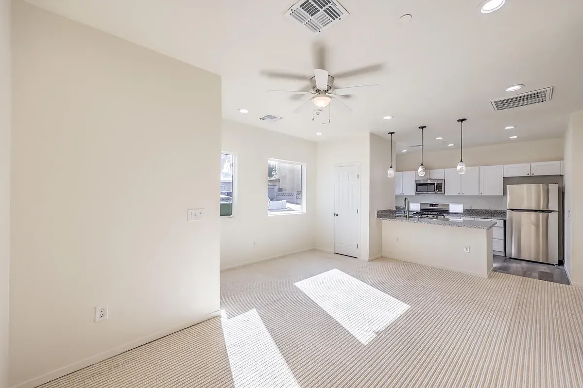 2 bed, 750 sqft, $1,500 — Photo 4