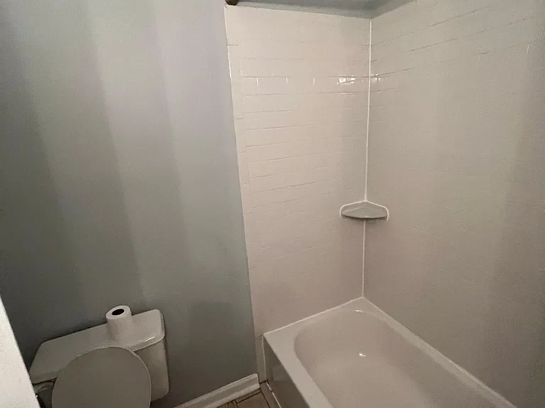 627 Harvey St — Photo 21
