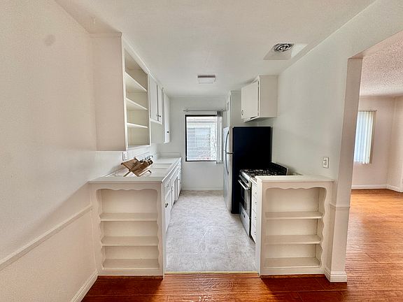 5th image of 3361 Bagley Ave APT 15