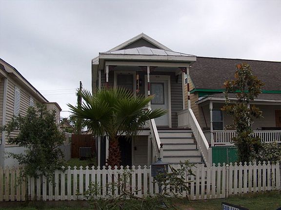 4th image of 913 Sealy St