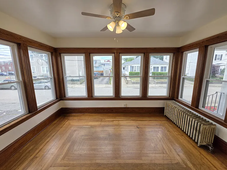  82 Littlefield St 1stFlr 3B/1B FreshPaint Hardwoods! NOPets Prkg — Photo 6