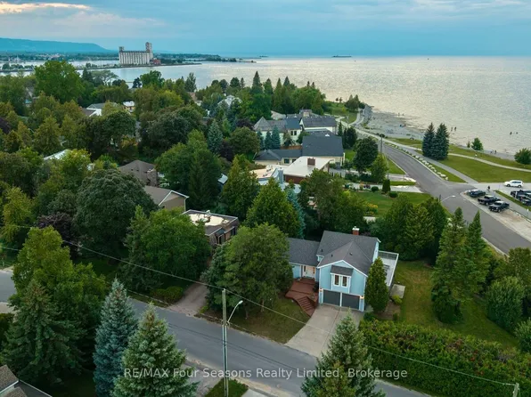 97 & 99 Huron St, Collingwood, ON L9Y 1C4