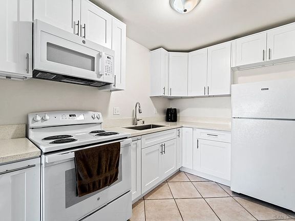 5th image of 3114 Menlo Ave