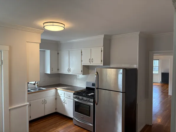 64 State St #1, New Bedford, MA 02740