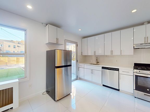 2nd image of 156 Wythe Ave APT 1