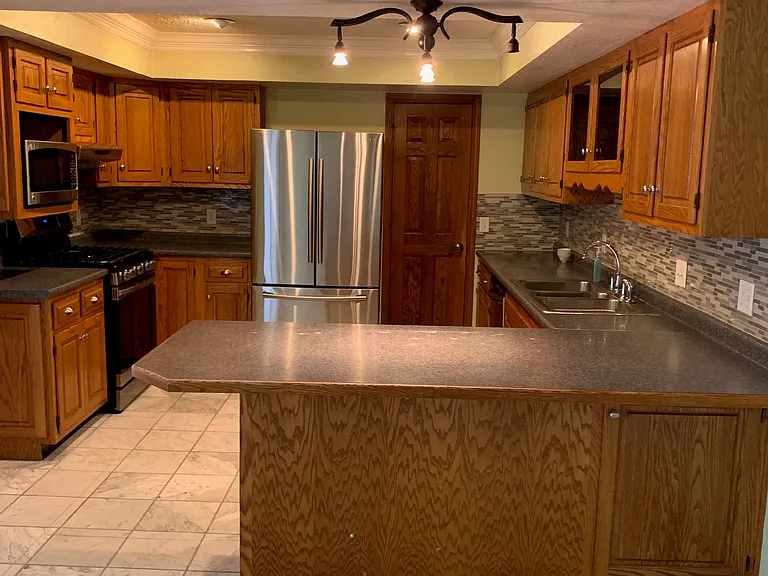905 N Brookside Ln — Photo 3