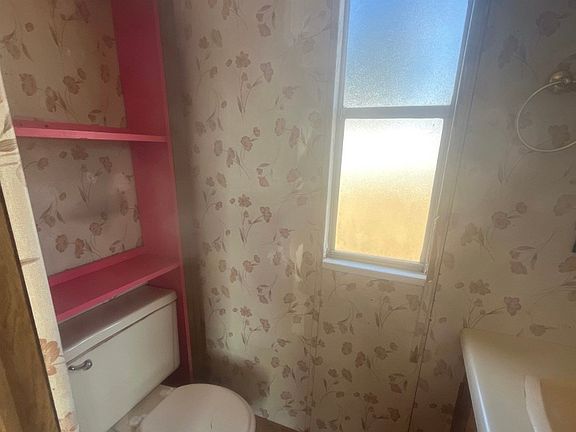 3rd image of 152 Aiken Rd