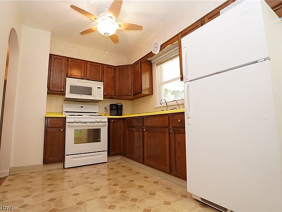 3rd image of 2277 W Manor Ave