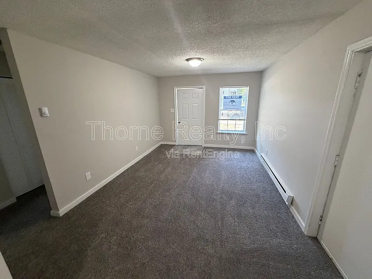 605 E Wilson St — Photo 4