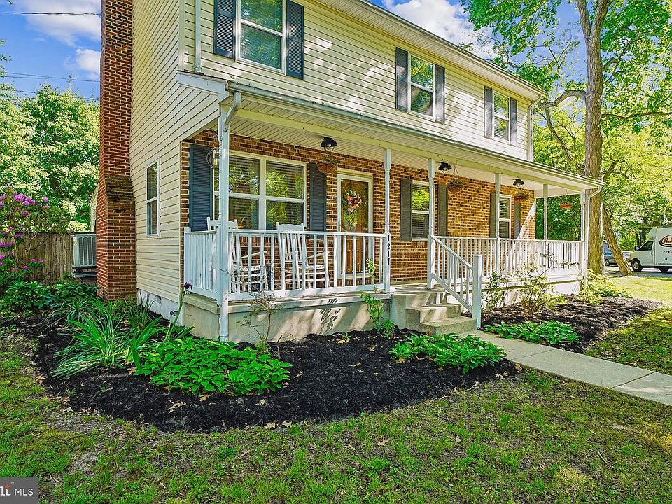 1st image of 1217 Pine Ave