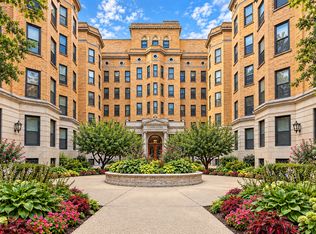 550 W Surf St APT 117, Chicago, IL 60657